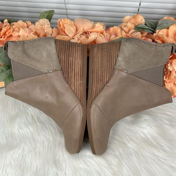 TOMS Women's Kelsey Wedge Bootie Tan Wedge Bootie Size 11 - Picture 7 of 9